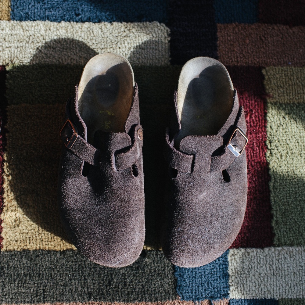 Birkenstock Boston clog in brown suede leather